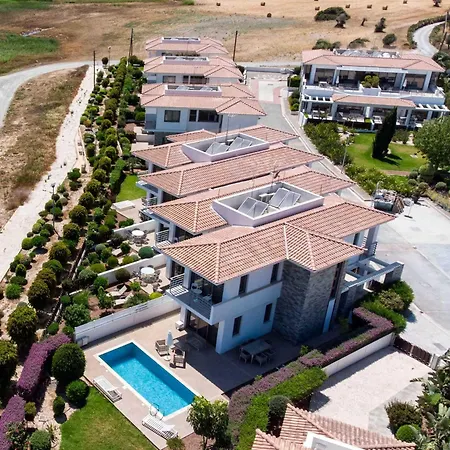 Mazatos Beachfront Gardens - With Garden View And Private Pool - Stunning & Tranquil Retreat - 3 Bedrooms 빌라 마조토스